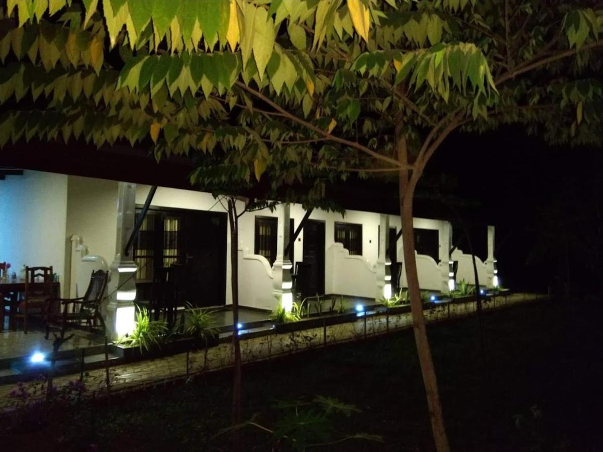 Amron Resort シギリヤ エクステリア 写真